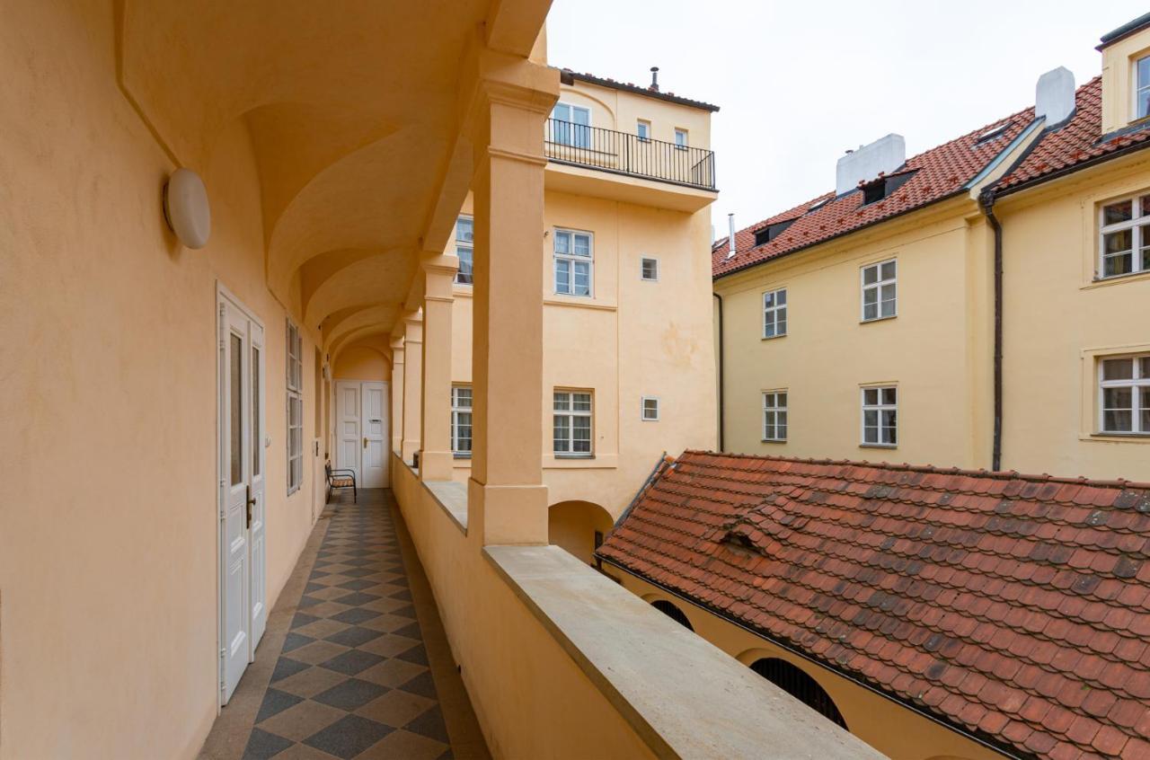 Mostecka Apartment Prague Luaran gambar